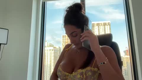 Snapshot of camiliakxoxo chatting on 09.25.25 camiliakxoxo online show from 09.25.25