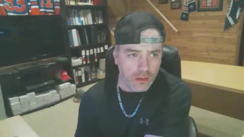 Snapshot of canadianboi6969 chatting on 03.01.25 CanadianBacon6969 online show from 03.01.25