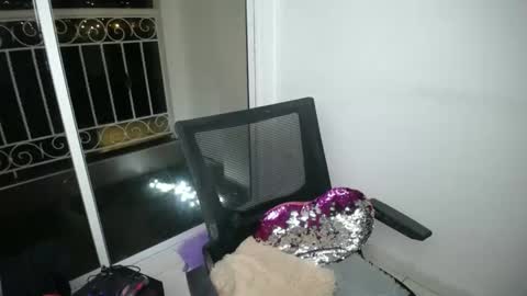 Snapshot of candacesxhot chatting on 02.13.25 cumorsmooke online show from 02.13.25