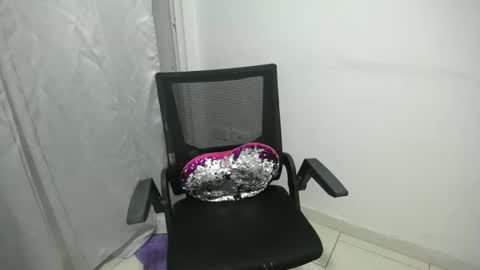 Snapshot of candacesxhot chatting on 02.22.25 cumorsmooke online show from 02.22.25