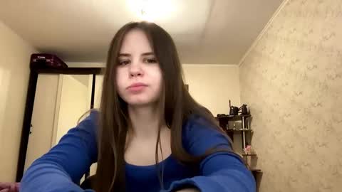 Snapshot of candisbartolone chatting on 11.25.25 Isabella online show from 11.25.25