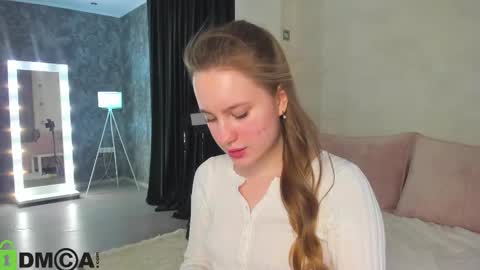 Snapshot of candy_cansew chatting on 10.20.25 Candy online show from 10.20.25