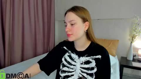 Snapshot of candy_cansew chatting on 10.25.25 Candy online show from 10.25.25