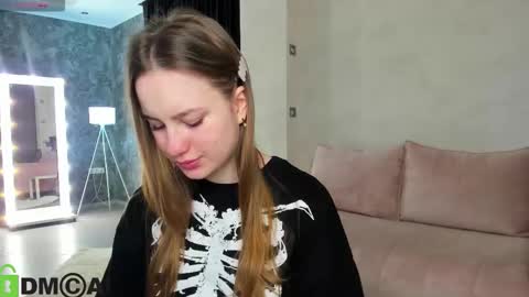 Snapshot of candy_cansew chatting on 10.26.25 Candy online show from 10.26.25