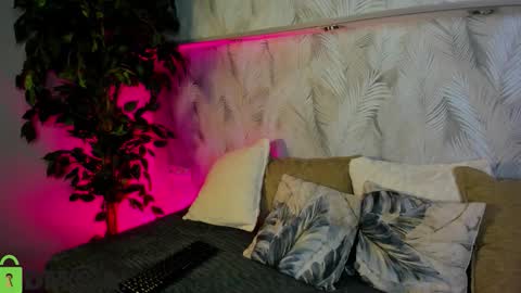 Snapshot of candy_cansew chatting on 10.27.25 Candy online show from 10.27.25