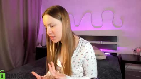 Snapshot of candy_cansew chatting on 11.08.25 Candy online show from 11.08.25