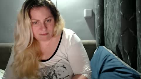 Laura online show from 11.04.25