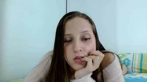 Snapshot of candygirlsweett chatting on 10.11.25 CandySweetGril online show from 10.11.25