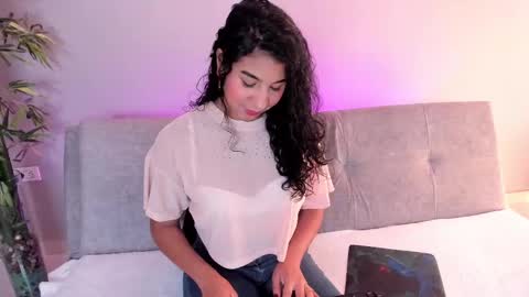 Isabella online show from 02.14.25