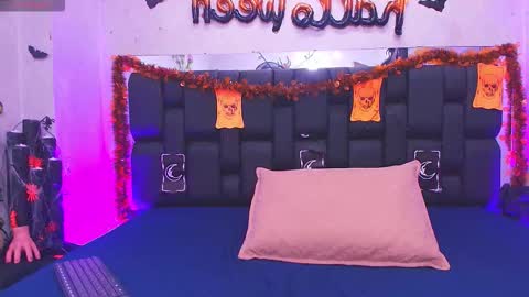 Aura  online show from 10.17.25