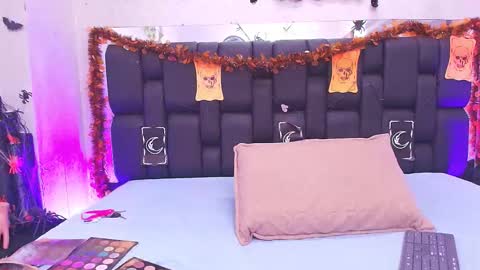 Aura  online show from 10.22.25