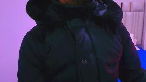 Aura  online show from 11.08.25