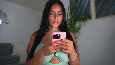 Snapshot of canelasungirl chatting on 10.01.25 Jency NEW IG IMCANELA   online show from 10.01.25