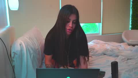 Snapshot of capriciousqueen chatting on 09.09.25 Miyah online show from 09.09.25