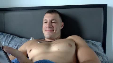 Snapshot of capt_oliver chatting on 03.11.25 follow my twitter  online show from 03.11.25