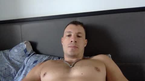 Snapshot of capt_oliver chatting on 03.12.25 follow my twitter  online show from 03.12.25