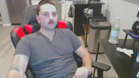 Snapshot of cardi_beans chatting on 01.04.25 cardi_beans online show from 01.04.25