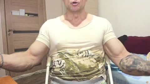 Snapshot of carin_the_body chatting on 02.02.25 Laz online show from 02.02.25
