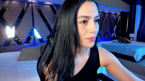 Snapshot of carina_rossi chatting on 01.10.25 Carina online show from 01.10.25
