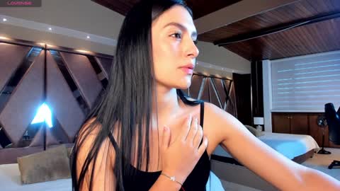 Snapshot of carina_rossi chatting on 01.28.25 Carina online show from 01.28.25