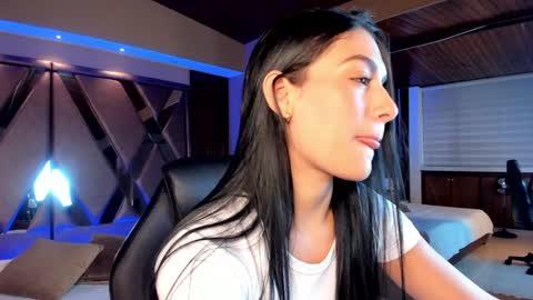 Snapshot of carina_rossi chatting on 01.29.25 Carina online show from 01.29.25