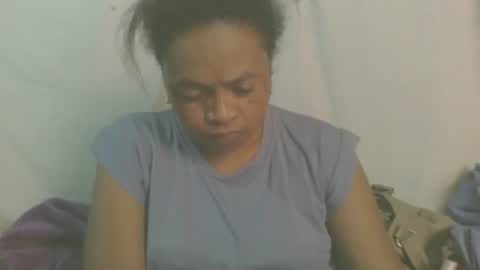Snapshot of carinesexy69 chatting on 10.14.25 carinesexy69 online show from 10.14.25