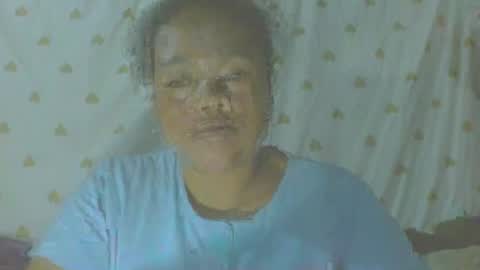Snapshot of carinesexy69 chatting on 10.21.25 carinesexy69 online show from 10.21.25