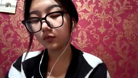 Snapshot of carinirick chatting on 11.26.25 Chloe online show from 11.26.25