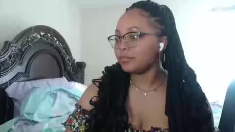 Snapshot of carmellovekisses chatting on 10.16.25 CARAMEL xoxo online show from 10.16.25