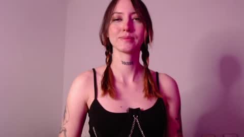 Snapshot of carmennrusso chatting on 10.12.25 carmennrusso online show from 10.12.25