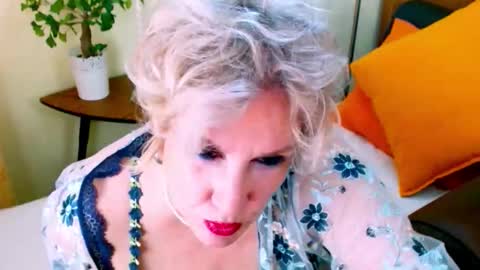Snapshot of carmenrossi chatting on 10.10.25 Carmen online show from 10.10.25