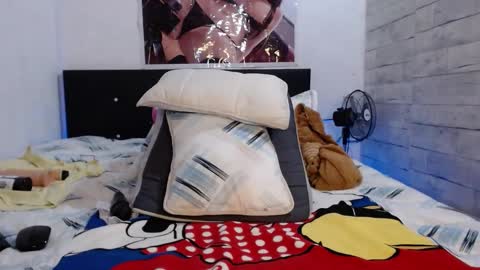 Snapshot of caro_milf_ chatting on 02.21.25 Caro milf online show from 02.21.25