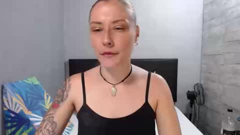 Snapshot of caro_milf_ chatting on 09.15.25 Caro milf online show from 09.15.25