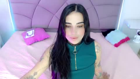 Carolaine01 online show from 11.22.25