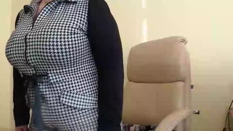 CarolineDream  online show from 11.25.25