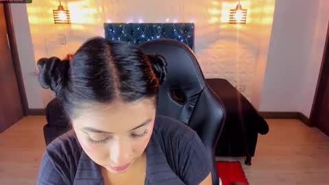 Snapshot of carolinescoth_dl chatting on 02.01.25 Caroline Scoth online show from 02.01.25