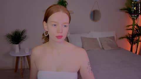 Snapshot of carolinnk chatting on 10.11.25 Caro online show from 10.11.25