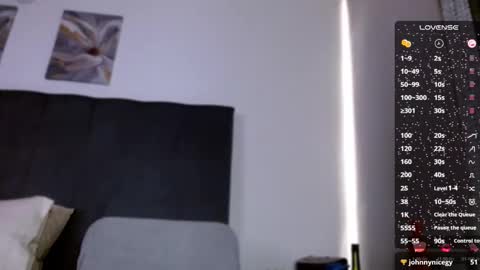 Snapshot of carolynamuzgui chatting on 01.01.25 Carolinne online show from 01.01.25