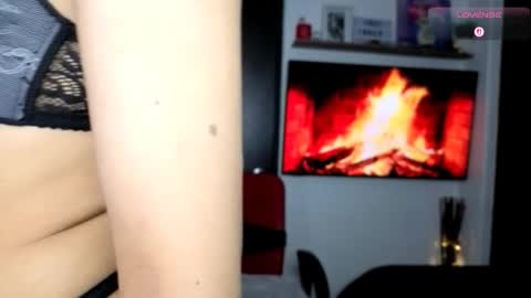 Snapshot of carolynamuzgui chatting on 10.15.25 Carolinne online show from 10.15.25
