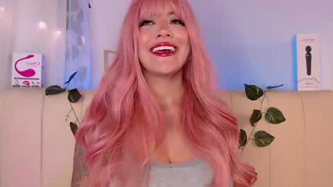 Snapshot of caromartiinnez chatting on 12.11.24 online show from 12.11.24