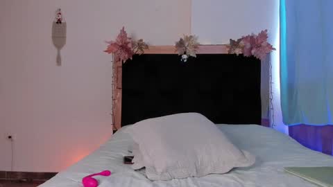 Snapshot of carorosse chatting on 12.16.24 Caro  online show from 12.16.24