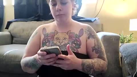 Snapshot of carreborn chatting on 09.22.25 Car online show from 09.22.25