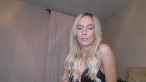 Snapshot of caseygirl6879 chatting on 10.06.25 Casey Lakes online show from 10.06.25