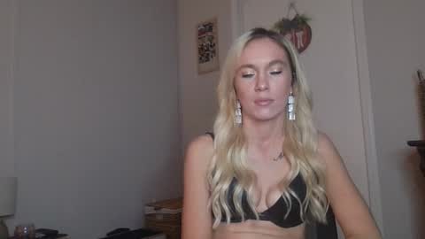 Snapshot of caseygirl6879 chatting on 10.20.25 Casey Lakes online show from 10.20.25