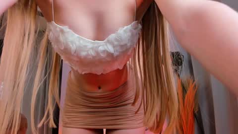 Snapshot of cassie_palmer chatting on 12.25.24 Hello my name is Cassie and my friend Nilo is also here online show from 12.25.24