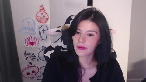 Snapshot of cassiealvarez chatting on 10.17.25 cassiealvarez online show from 10.17.25