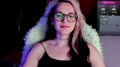 Snapshot of cassy_moore chatting on 01.08.25 Ellie online show from 01.08.25