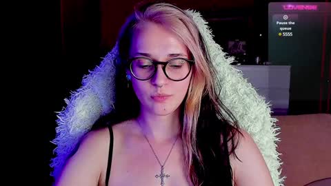 Snapshot of cassy_moore chatting on 01.11.25 Ellie online show from 01.11.25