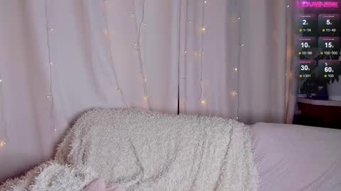 Snapshot of cassy_moore chatting on 10.10.25 Ellie online show from 10.10.25