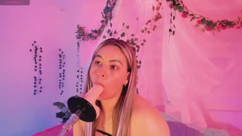 Hello guys my name is Sofi and Lizzie and  Vanessa online show from 11.12.25